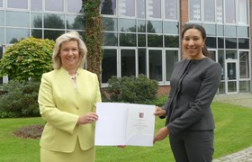 Dr. Henriette Neumeyer zur Professorin ernannt - Wir wünschen alles Gute!